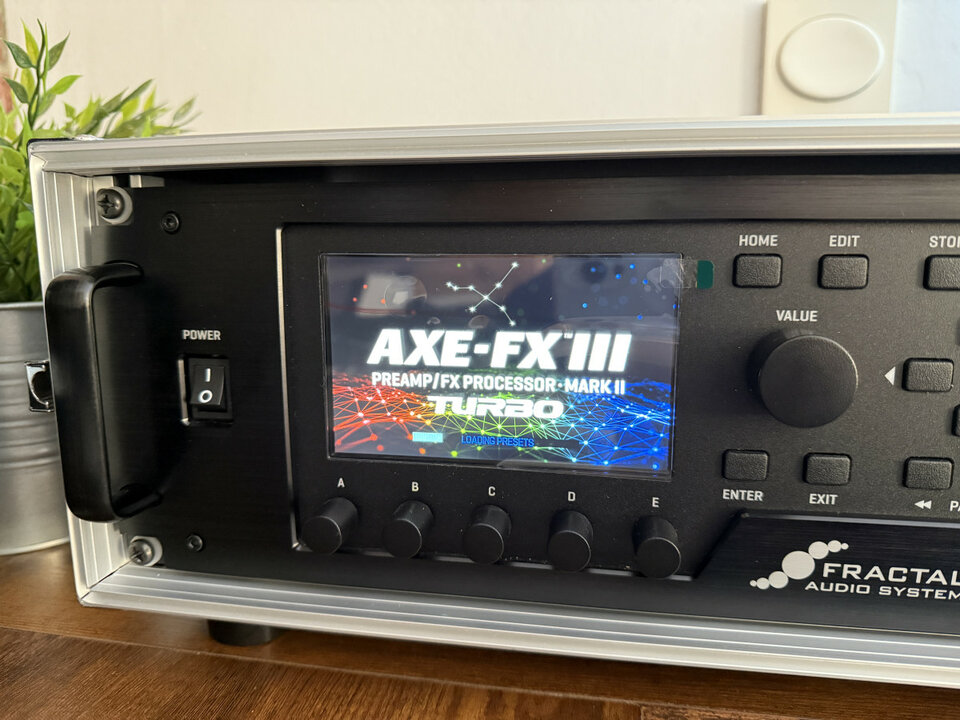 RESERVADO Fractal Axe-FX III MK II Turbo + FC-12 Mk II + Rack