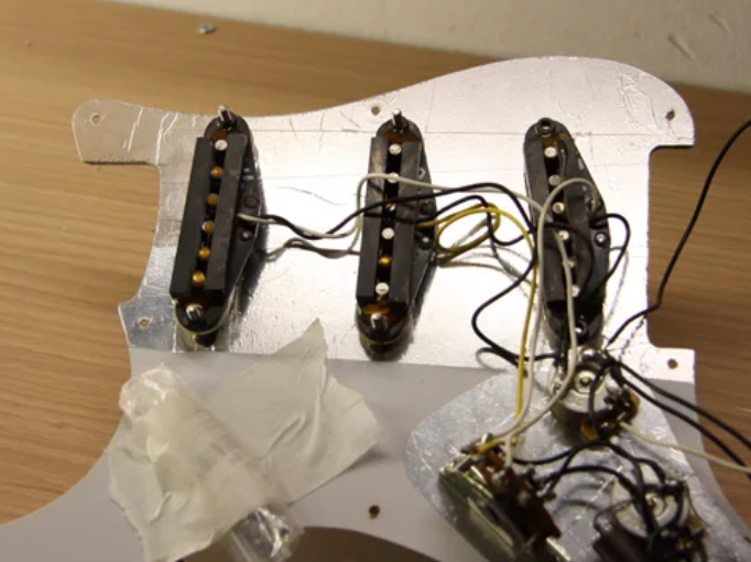 Squier Stratocaster Standard 70s, pastillas Fender Std