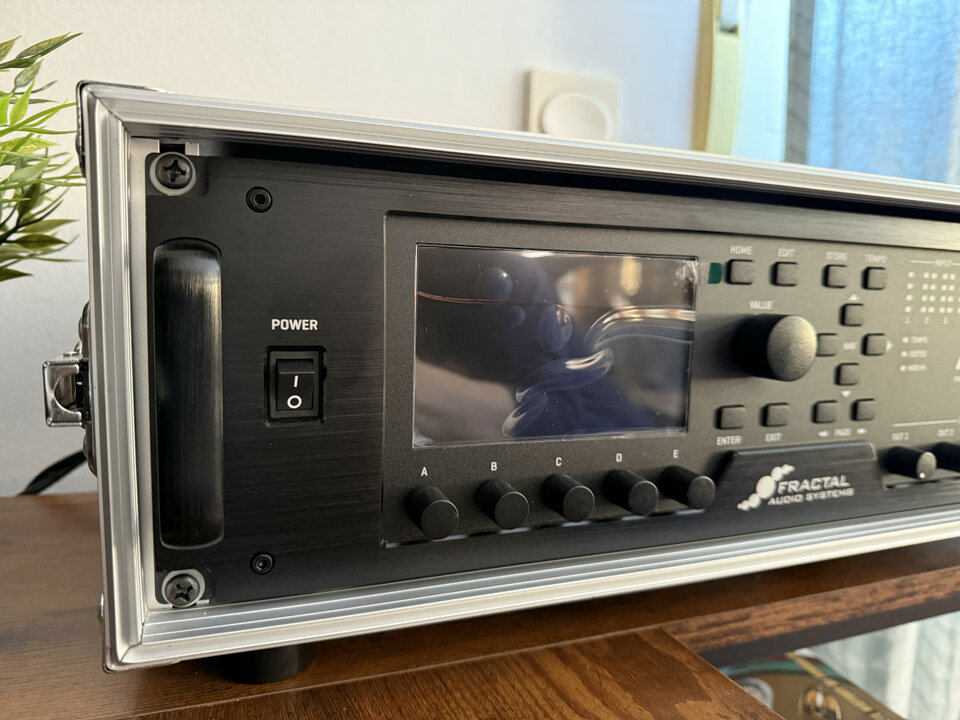 RESERVADO Fractal Axe-FX III MK II Turbo + FC-12 Mk II + Rack de segunda mano · Foto 3 de 9 · Málaga · 3200 €