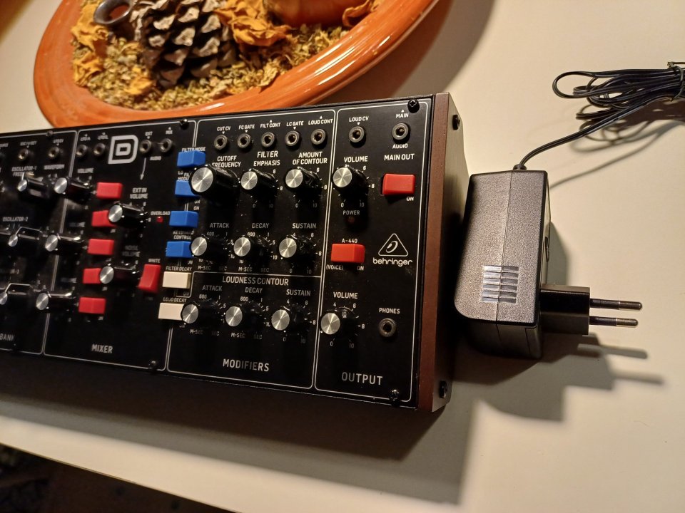 Behringer Model D