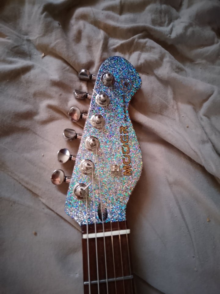Guitarra eléctrica mooer de segunda mano · Foto 2 de 4 · Zaragoza · 250 €