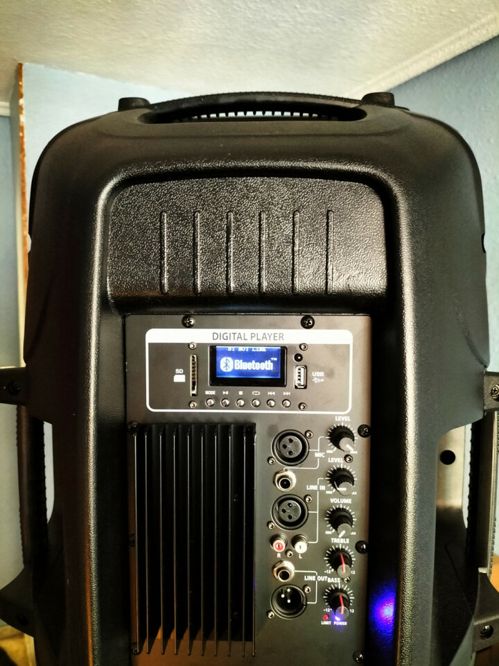 Para peñas en fiestas alquiler de altavoces