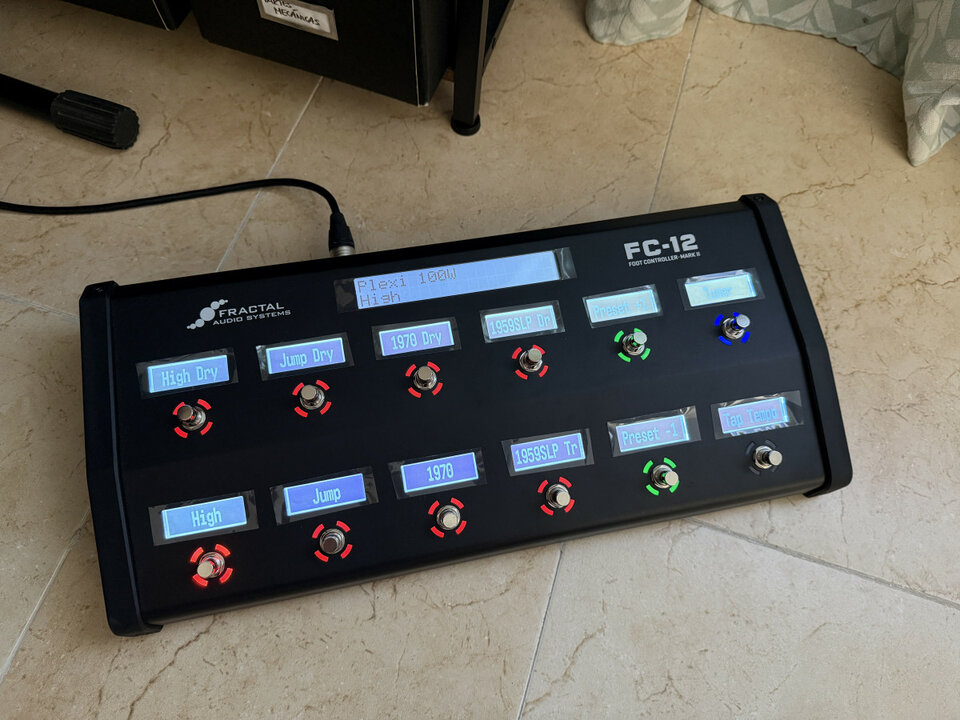 RESERVADO Fractal Axe-FX III MK II Turbo + FC-12 Mk II + Rack de segunda mano · Foto 5 de 9 · Málaga · 3200 €