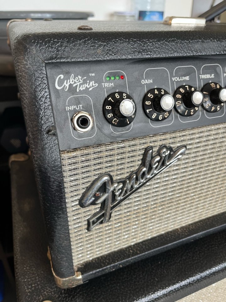 Fender Cyber Twin Combo Amplificador Guitarra