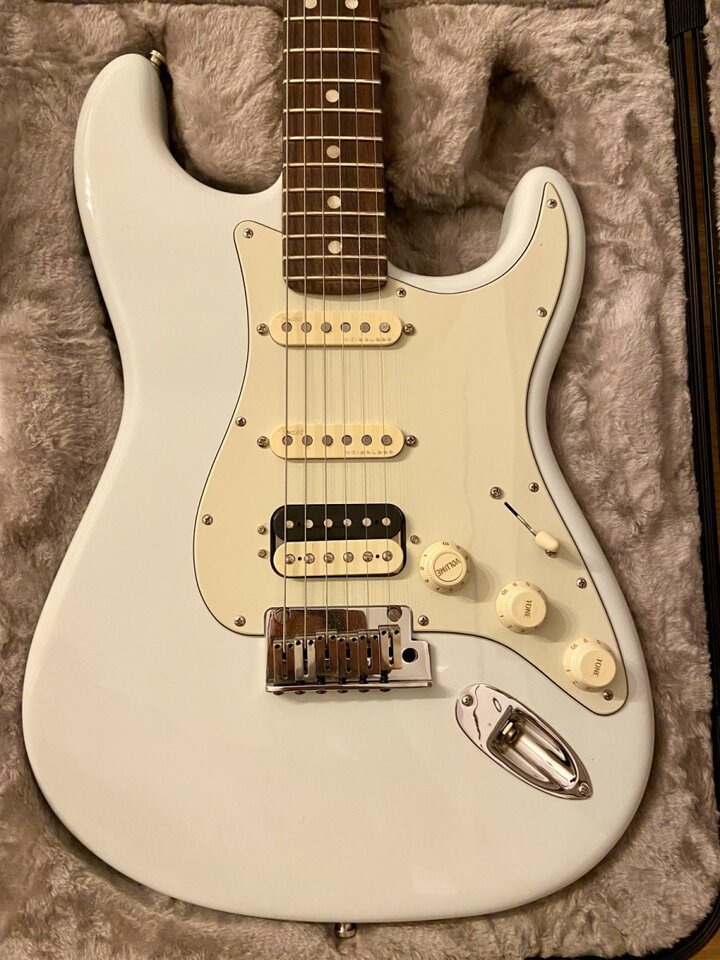 Fender American Ultra Stratocaster HSS Sonic Blue Limited Edition