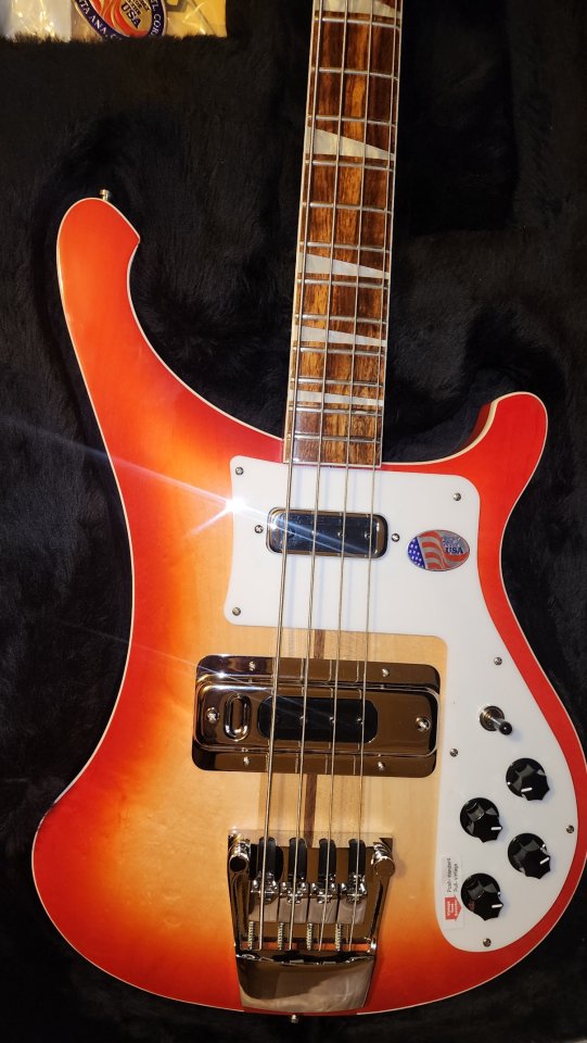 Rickenbacker 4003 Fireglo 2025. Nuevo sin estrenar.