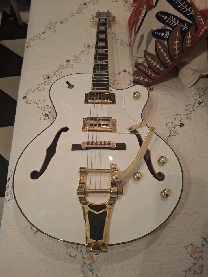 Guitarra blanca harley benton de segunda mano · Foto 1 de 6 · Madrid · 250 €