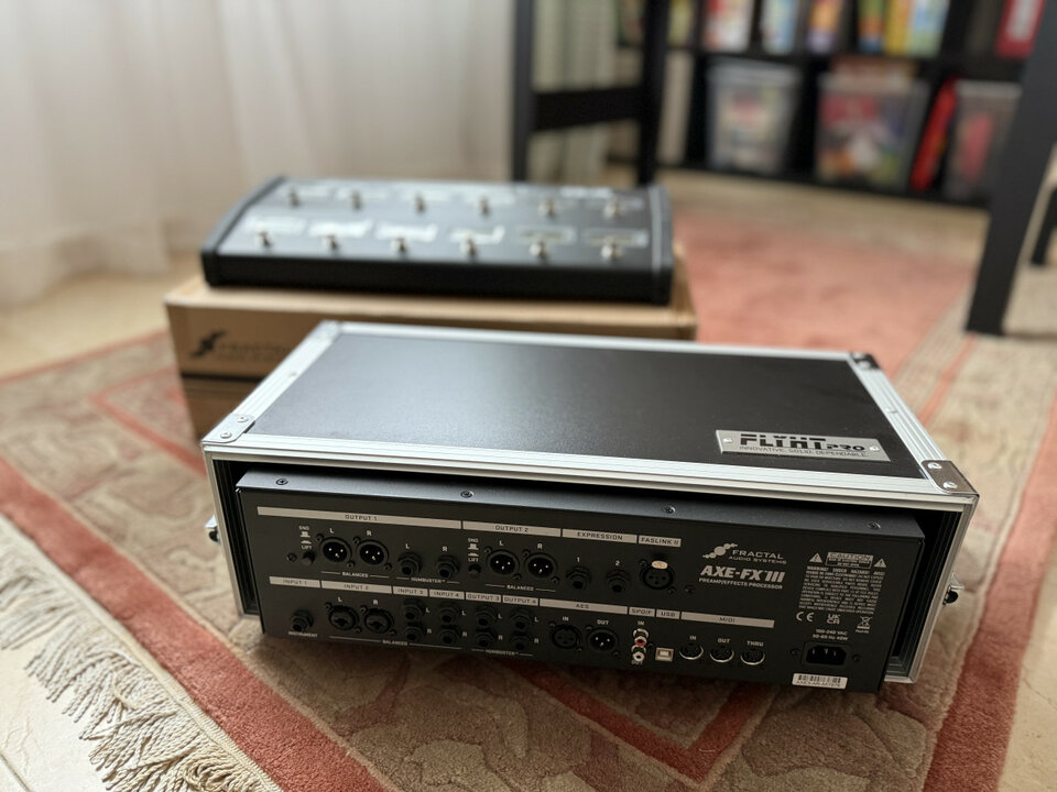 RESERVADO Fractal Axe-FX III MK II Turbo + FC-12 Mk II + Rack de segunda mano · Foto 8 de 9 · Málaga · 3200 €