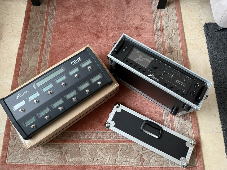 RESERVADO Fractal Axe-FX III MK II Turbo + FC-12 Mk II + Rack de segunda mano · Foto 9 de 9 · Málaga · 3200 €