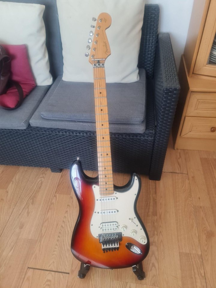 Fender Stratocaster FR CLASSIC STRAT MN 3TS