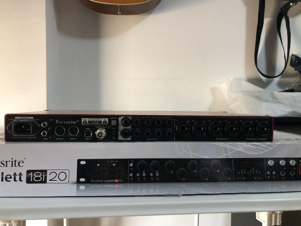 Focusrite 18i20  1ºgen  (envl incluid.)