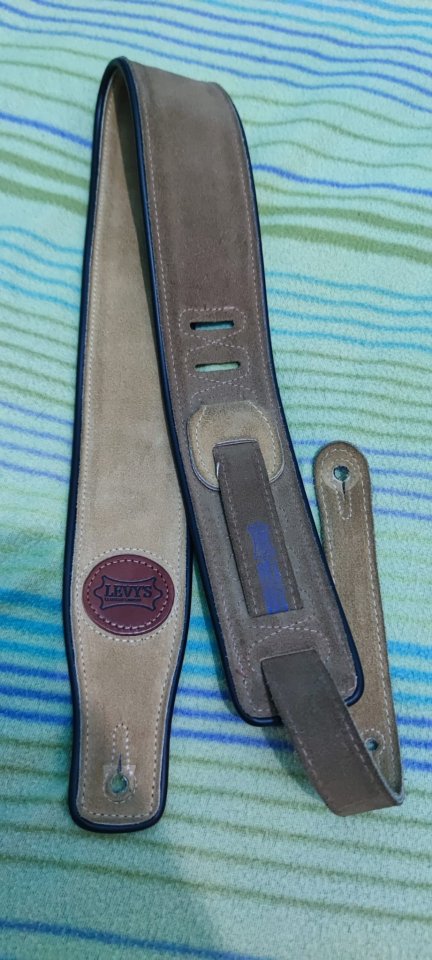 Guitarras variadas, amplis, etc, y más material, 2a parte