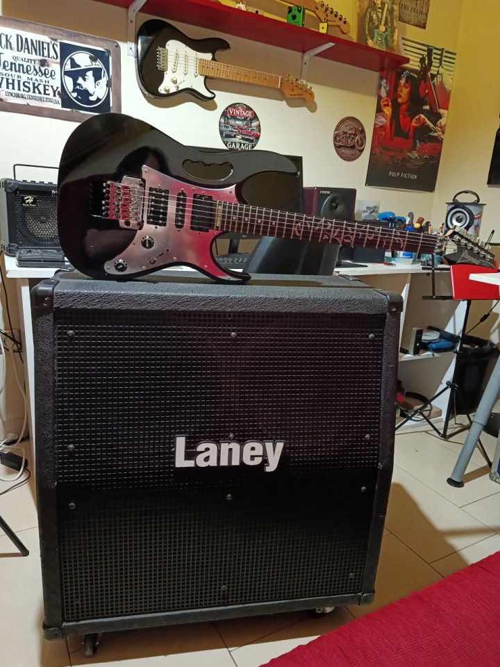 Pantalla Laney 4x12 Vintage 30 --TAMBIÉN CAMBIO--