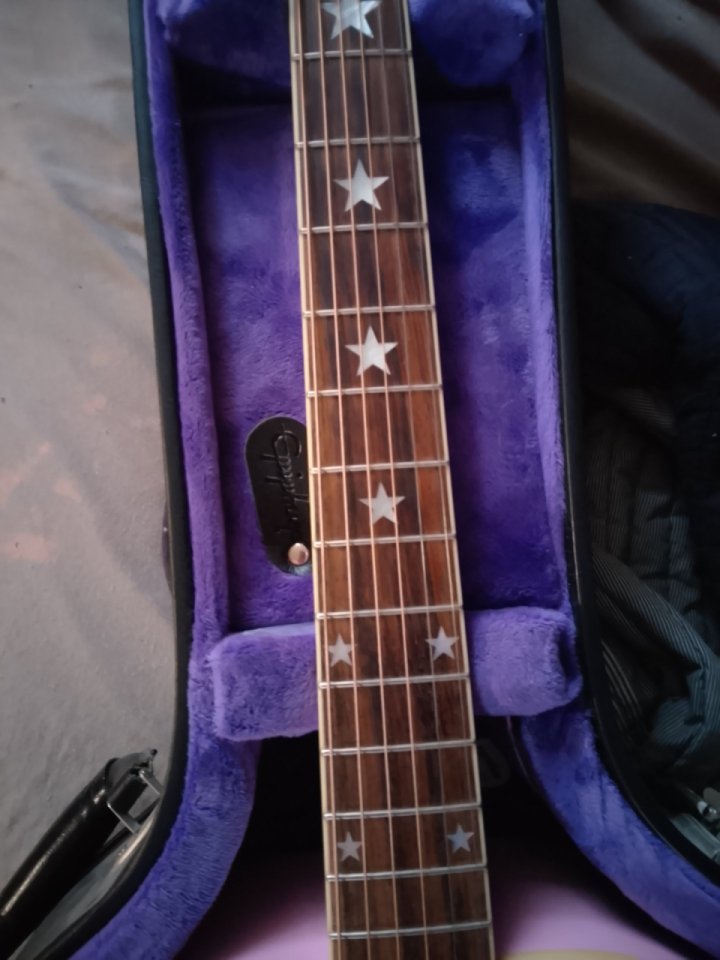 Guitarra electroacústica epiphone edición limitada de segunda mano · Foto 5 de 5 · Zaragoza · 550 €