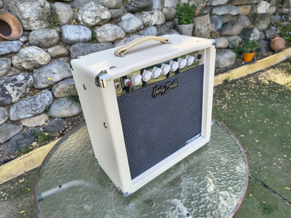 Harley Benton Tube15 de segunda mano · Foto 1 de 2 · Barcelona · 150 €