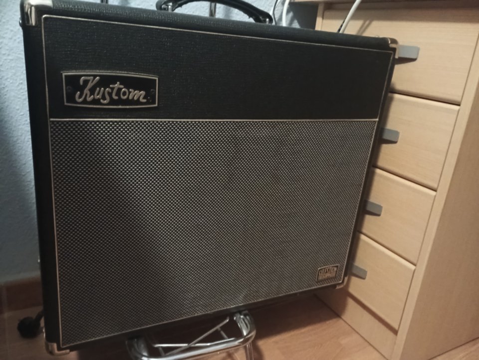 Kustom Defender v50 de segunda mano · Foto 7 de 8 · Córdoba · 400 €