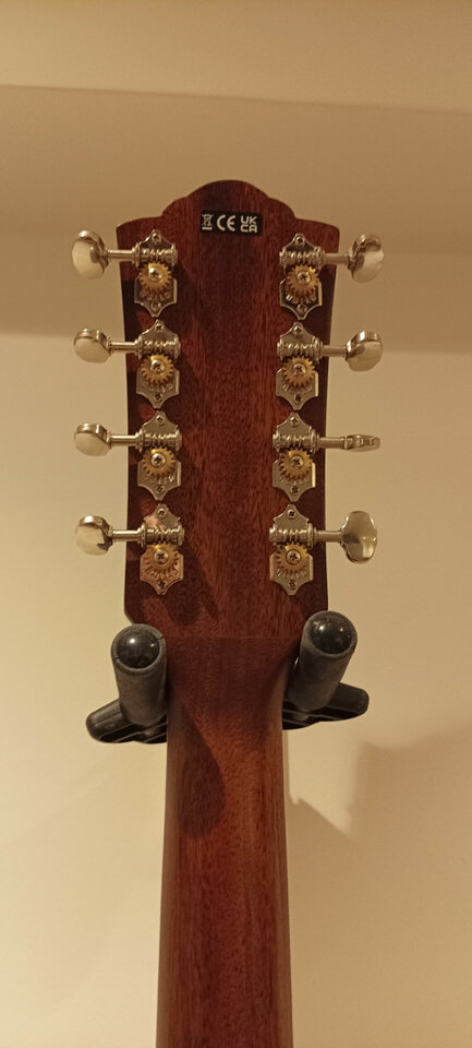 Guild BT 248 Baritone con funda semirrígida