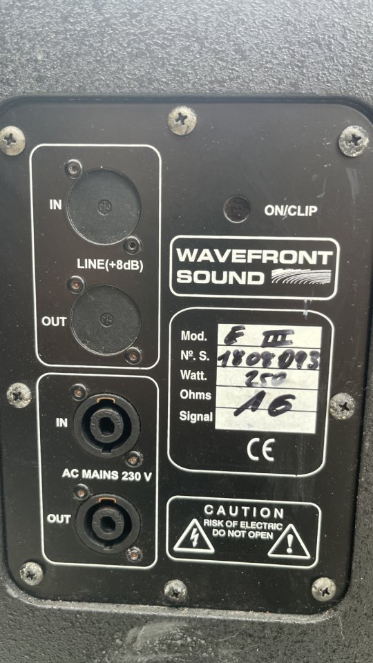 2 altavoces Wavefront 250 W RMS de segunda mano · Foto 2 de 2 · Madrid · 150 €