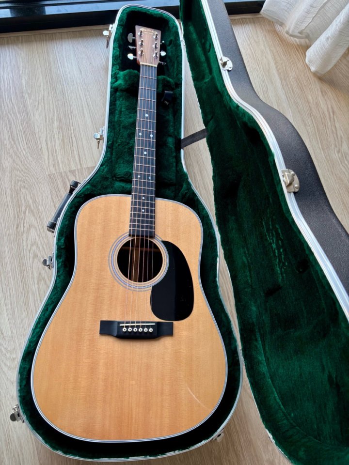 Martín D-28 Standard