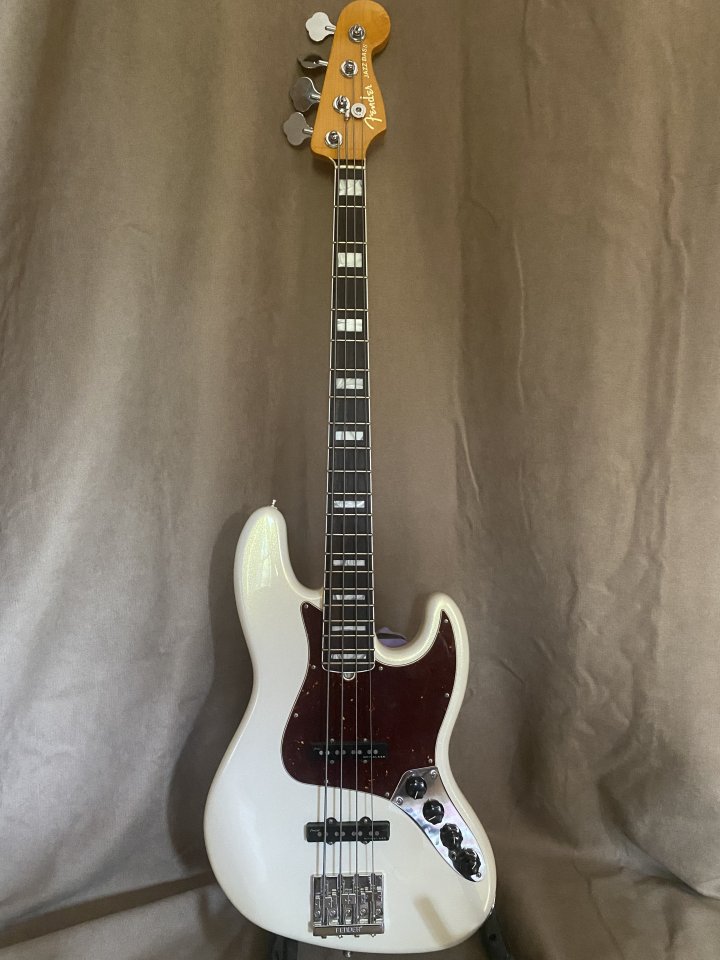 FENDER ULTRA JAZZ BASS