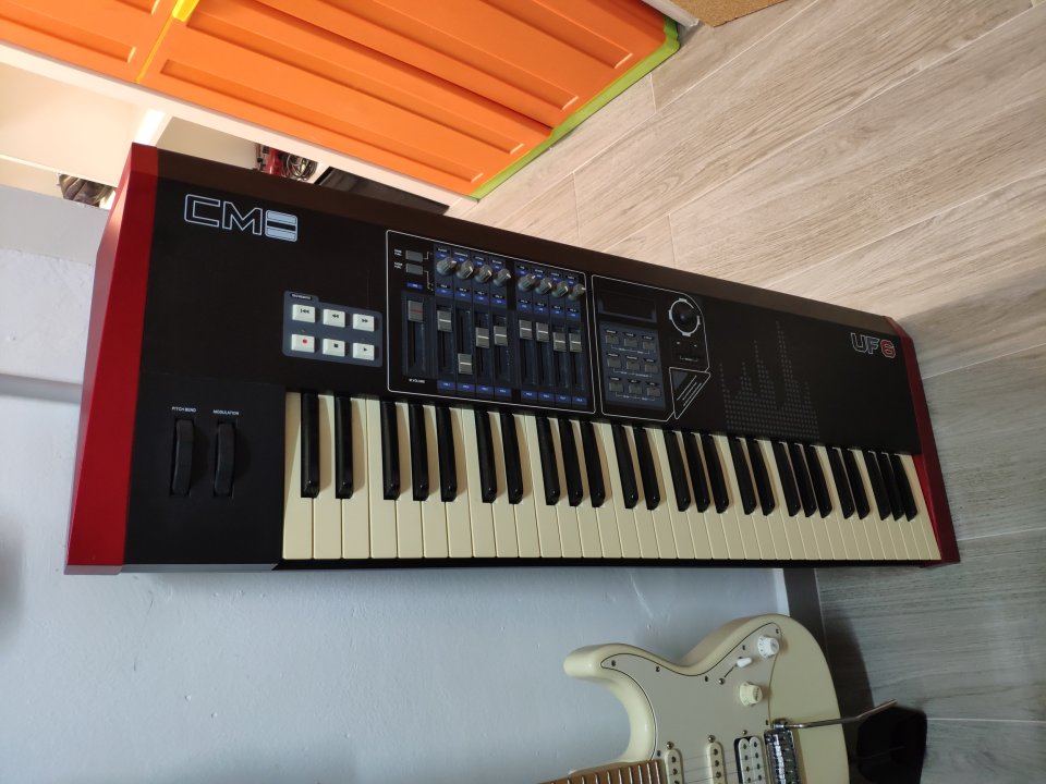 Para vender - CME UF-6 - 61 teclas