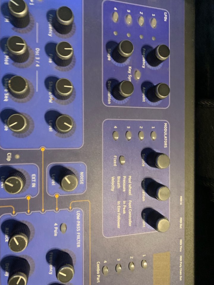 DSI Poly Evolver 61-key 4-Voice Polyphonic de segunda mano · Foto 3 de 8 · Alicante · 3500 €