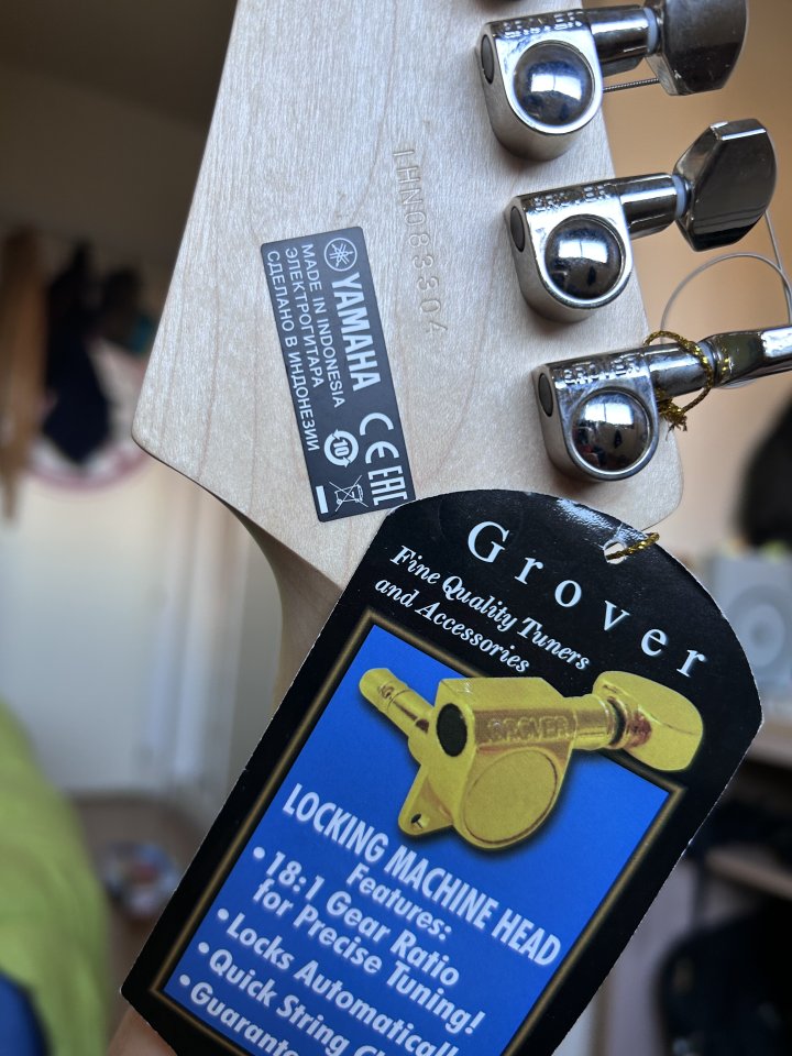 Yamaha Pacifica 311 + estuche rigido + regalitos varios