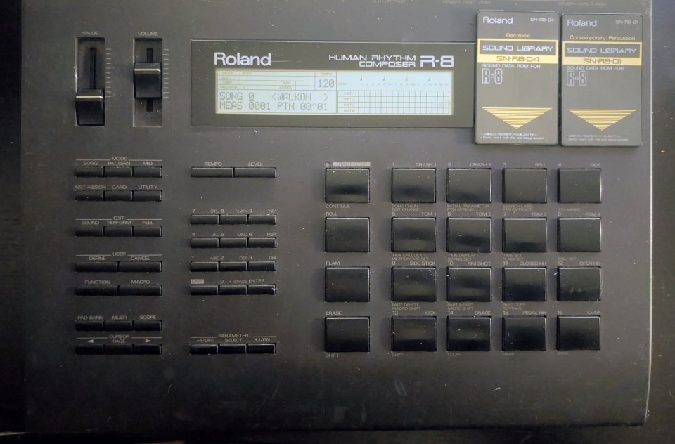 Caja de ritmos Roland R-8 Human Rhythm Composer