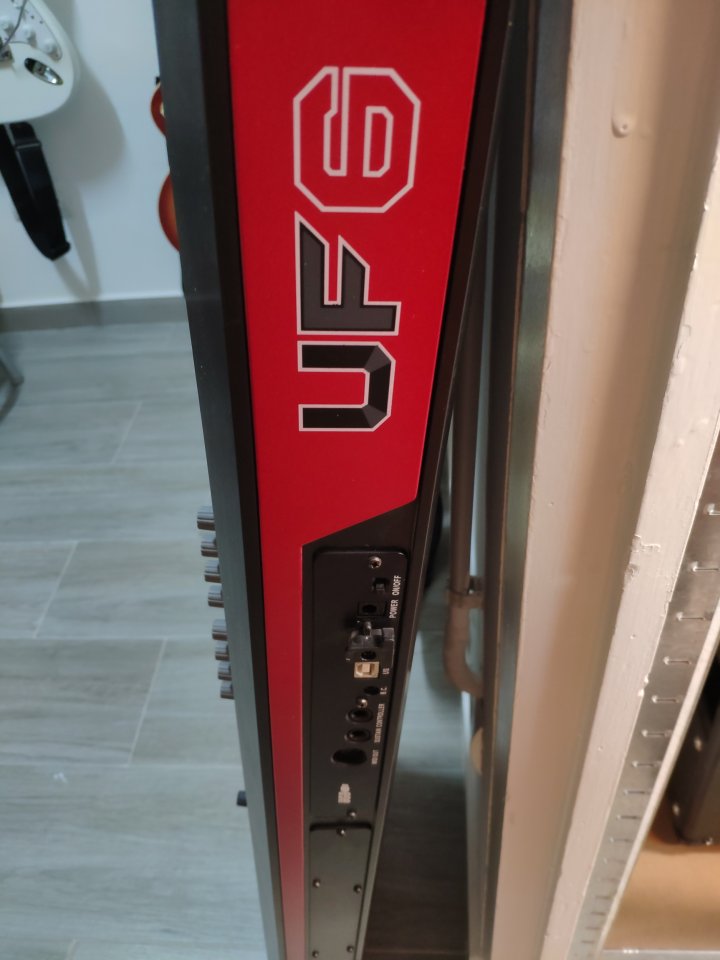 Para vender - CME UF-6 - 61 teclas