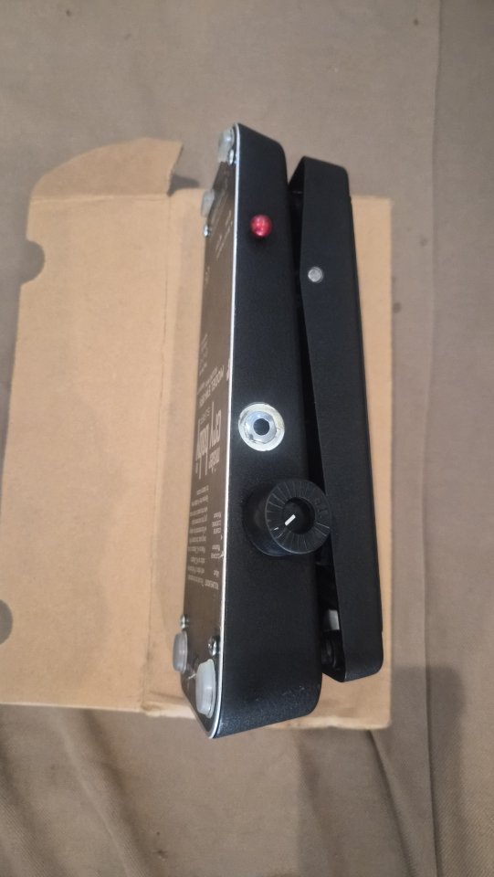 Mister Cry Baby Volumen Wah Model Ew-95V de segunda mano · Foto 5 de 9 · Castellón · 150 €