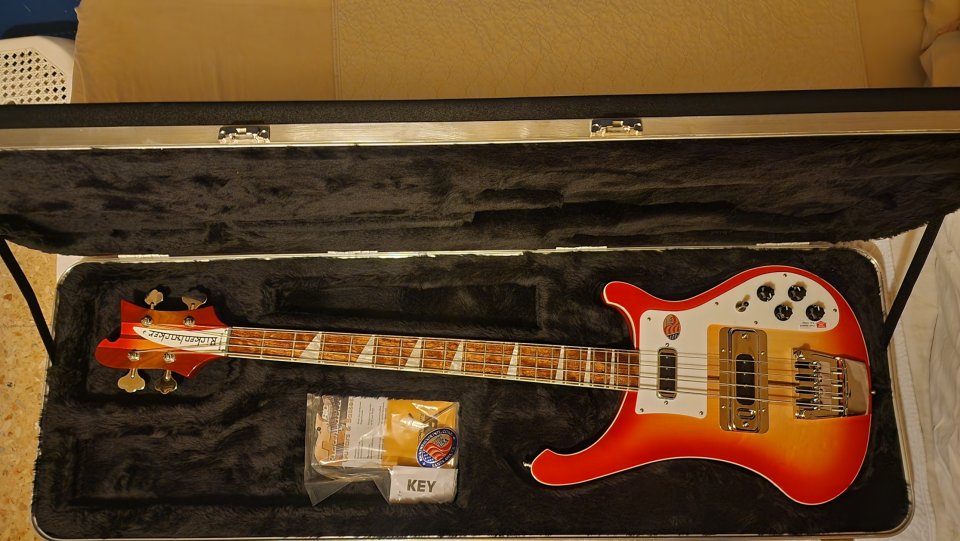 Rickenbacker 4003 Fireglo 2025. Nuevo sin estrenar.