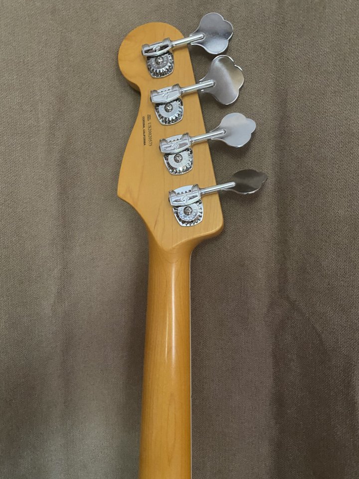 Cambio/Vendo FENDER ULTRA JAZZ BASS