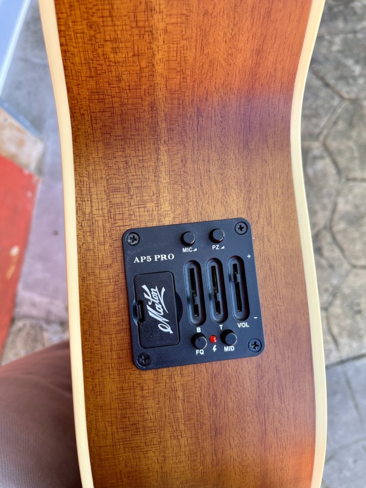 Acústica MATON EBG808TE. (Tommy Emmanuel signature) de segunda mano · Foto 9 de 10 · Cantabria · 1790 €
