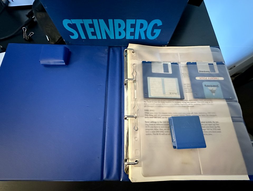 Vintage STEINBERG Twenty Four