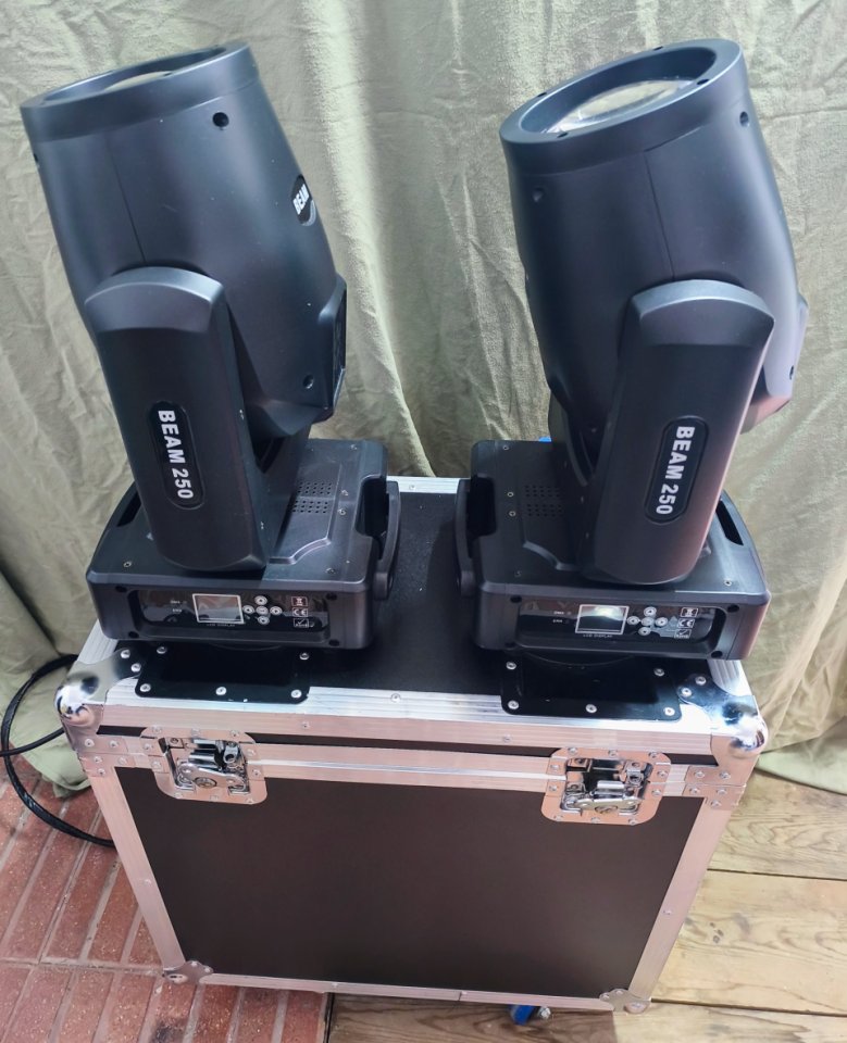 2 Cabezas Móviles Beam 250W 8R + Flightcase