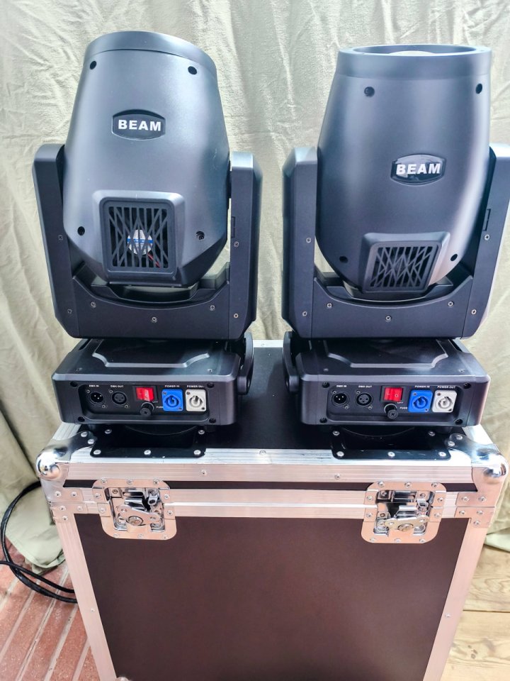 2 Cabezas Móviles Beam 250W 8R + Flightcase