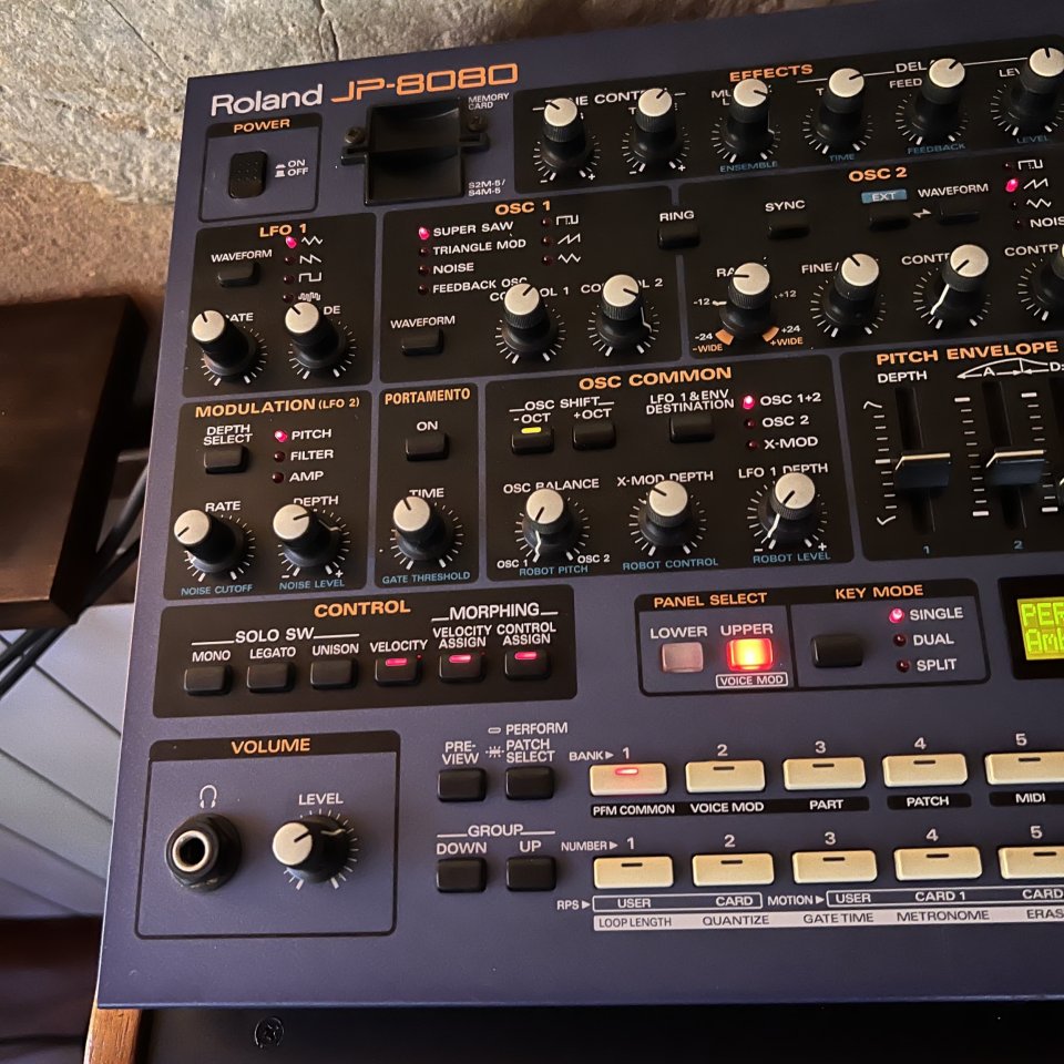 Vendo Roland jp 8080 de segunda mano · Foto 2 de 4 · Girona · 1300 €