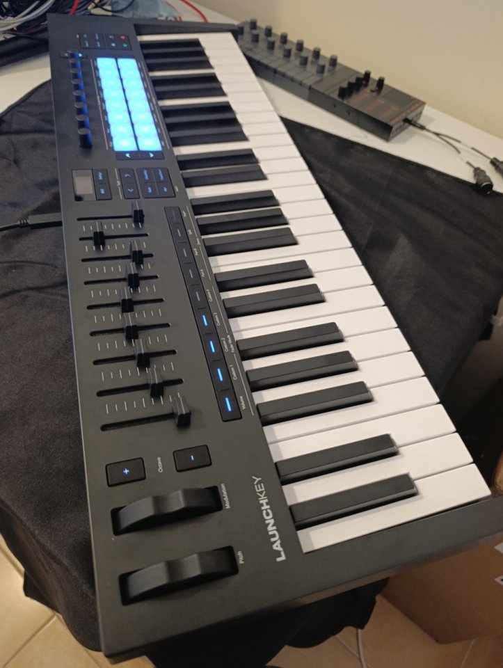 Novation launchkey 49 mk4