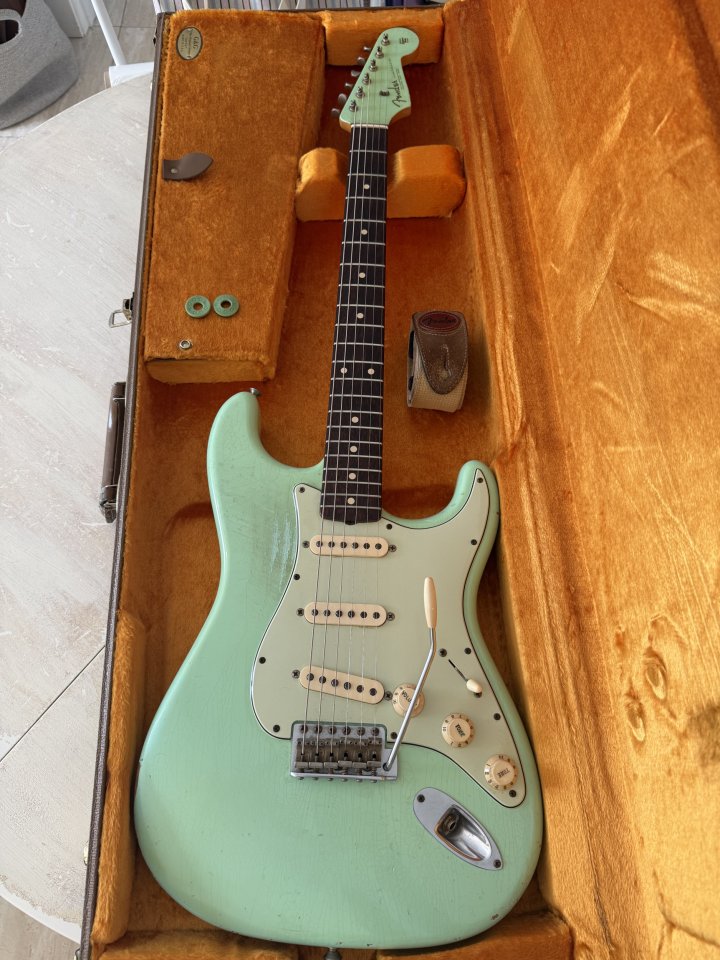 Fender Stratocaster Custom Shop 60 Surf green Matching headstock de segunda mano · Foto 1 de 10 · Valencia