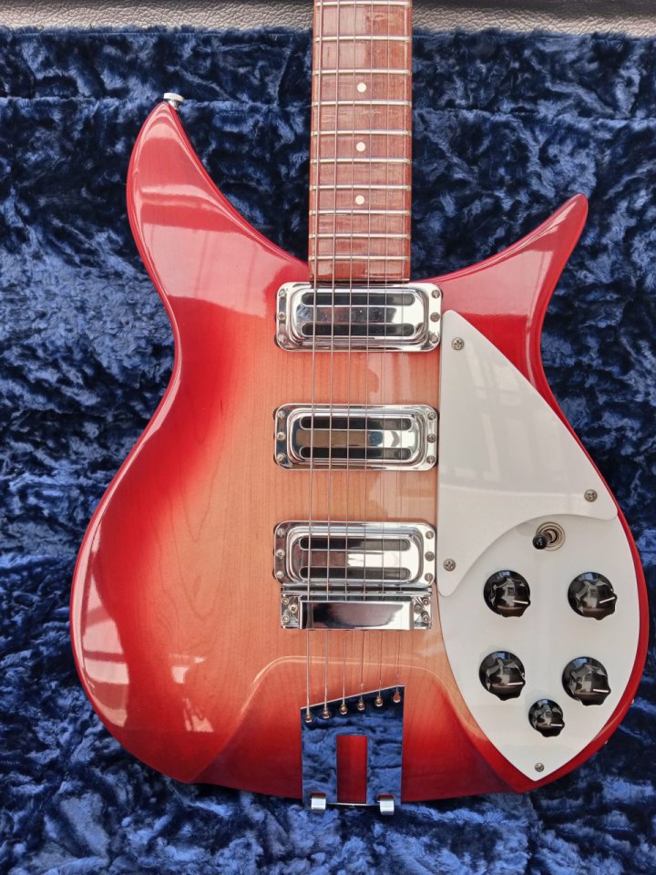 Rickenbacker 350V63 Liverpool Fireglo año 2000, 3,2Kg! de segunda mano · Foto 1 de 10 · Madrid · 2950 €