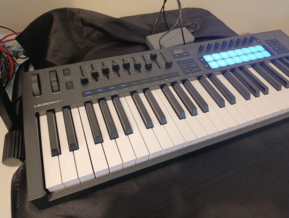 Novation launchkey 49 mk4