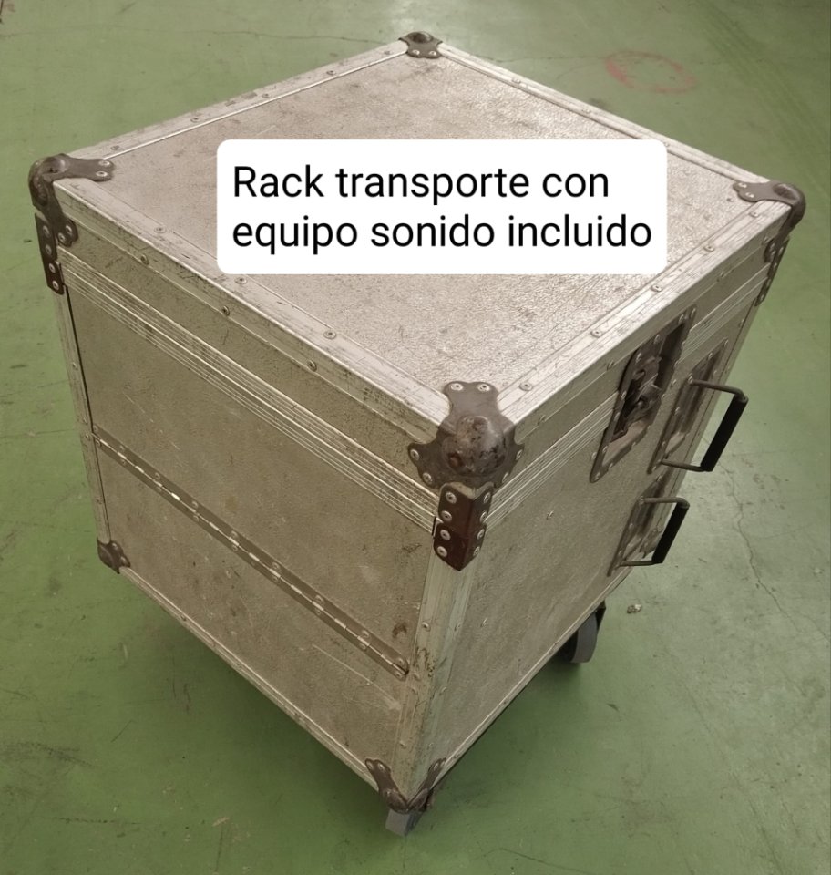 Rack con equipo de sonido incluido