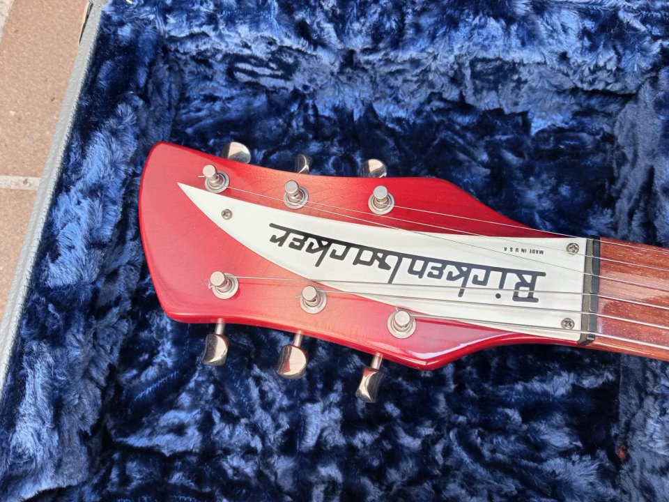 Rickenbacker 350V63 Liverpool Fireglo año 2000, 3,2Kg! de segunda mano · Foto 4 de 10 · Madrid · 2950 €