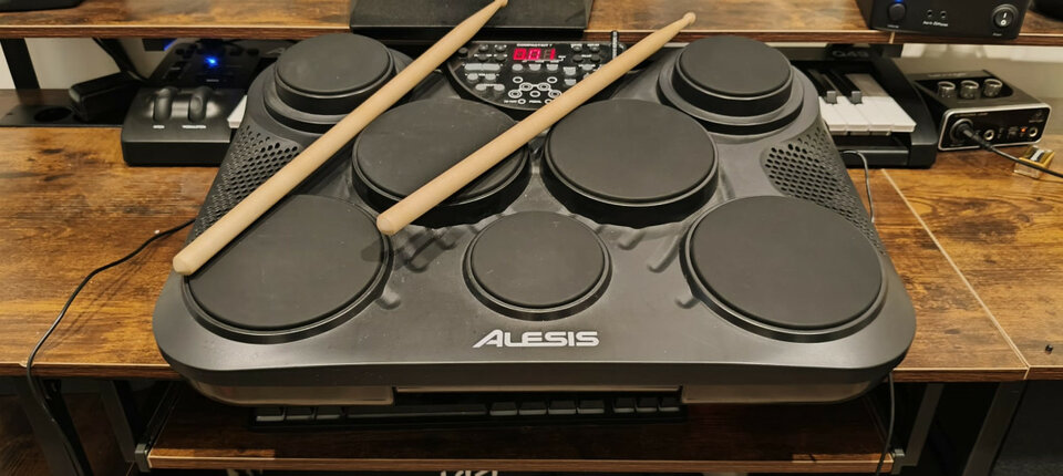 Kit percusión alesis