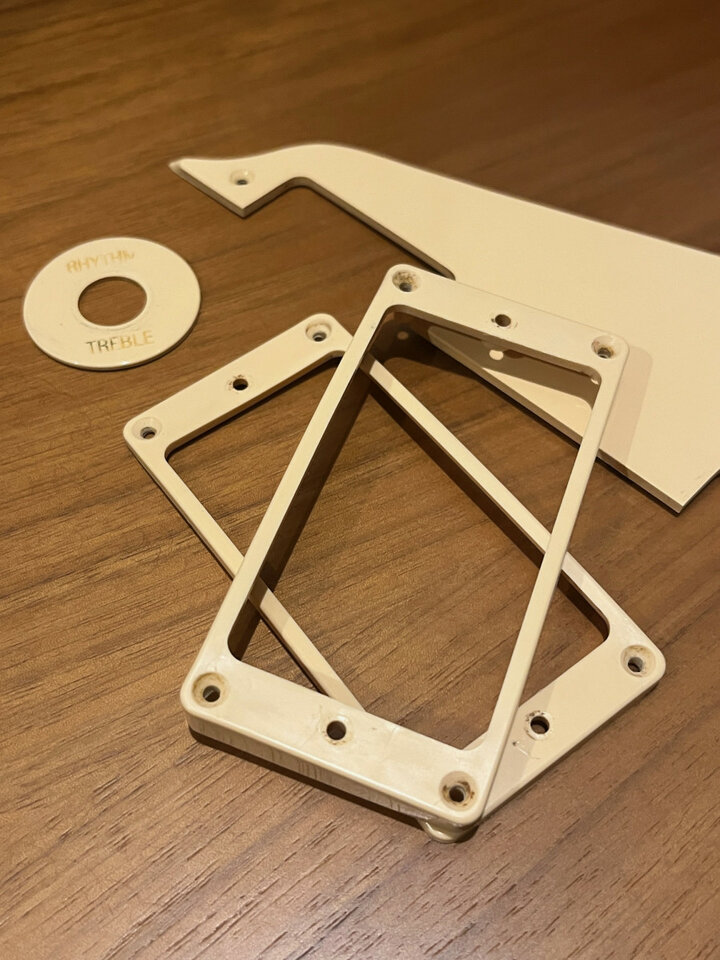 Gibson Pickguard Mounting Rings Poker Chip