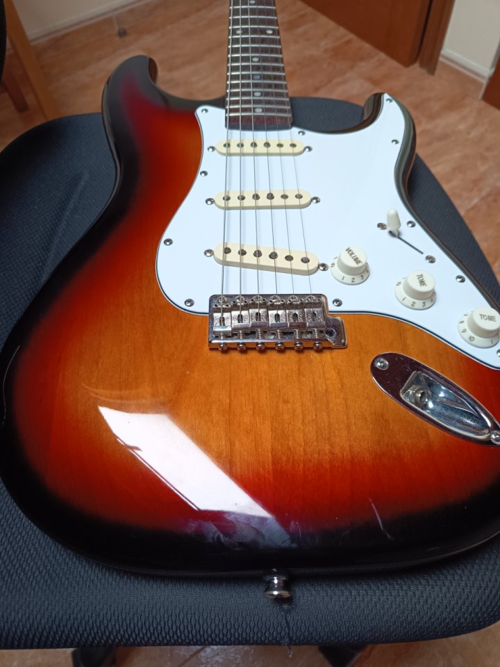 Guitarra Eléctrica Tokai Stratocaster AST-52 de segunda mano · Foto 1 de 2 · Pontevedra · 330 €