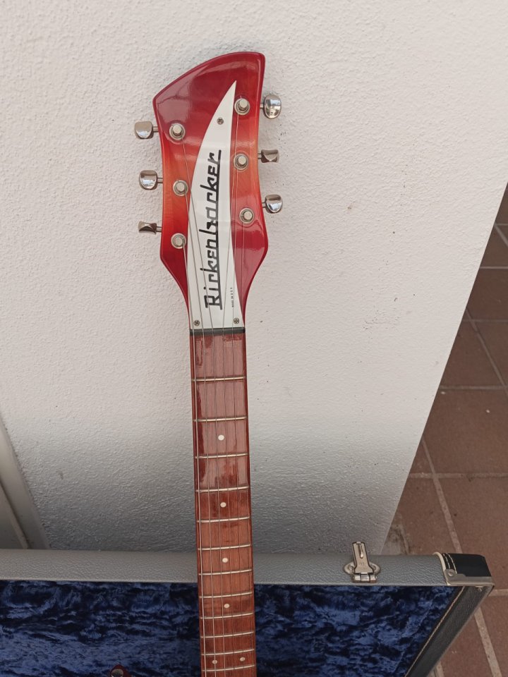 Rickenbacker 350V63 Liverpool Fireglo año 2000, 3,2Kg! de segunda mano · Foto 7 de 10 · Madrid · 2950 €