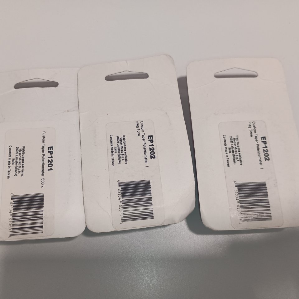 3 potenciómetros dimarzio de segunda mano · Foto 2 de 5 · Málaga · 30 €