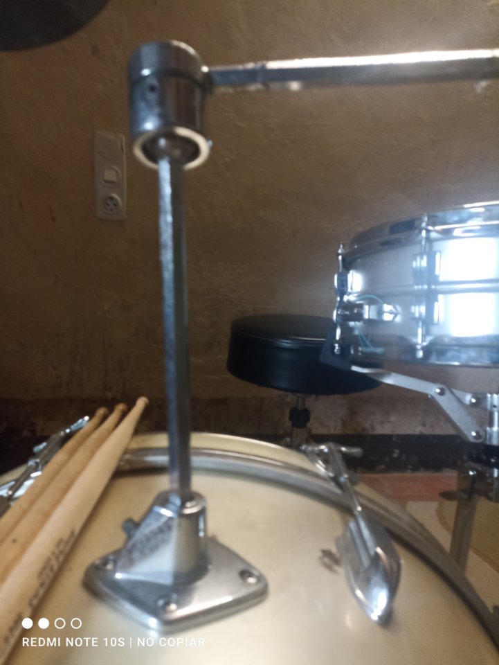 1 brazo PEARL Pieza soporte Toms/bombo + Consola roseta para bombo de la marca Pearl años 60 de segunda mano · Foto 6 de 8 · Girona · 65 €