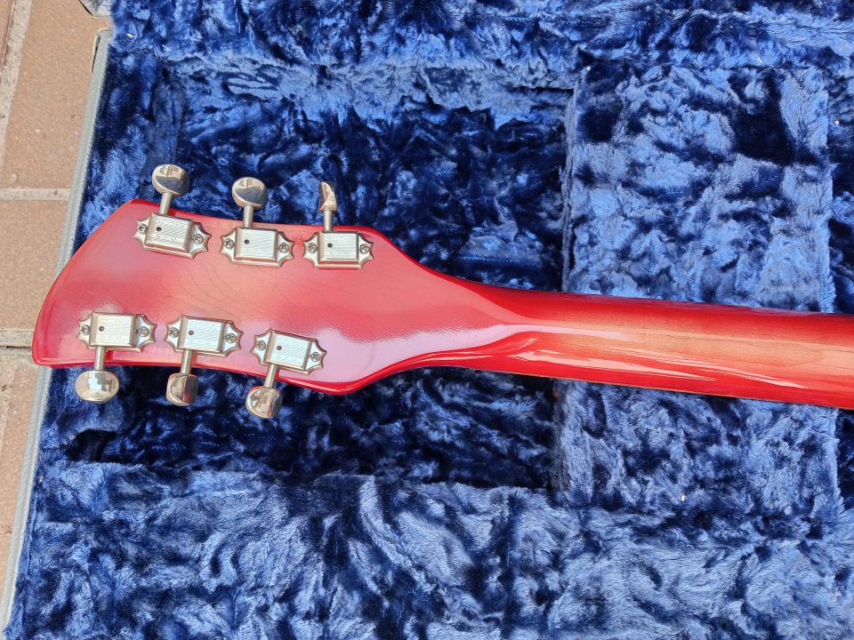 Rickenbacker 350V63 Liverpool Fireglo año 2000, 3,2Kg! de segunda mano · Foto 8 de 10 · Madrid · 2950 €